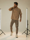 Men's jogger pantalón cargo mocca