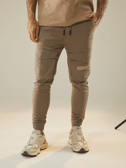 Men's jogger pantalón cargo mocca