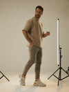 Men's jogger pantalón cargo mocca